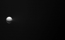 Encelade seule dans la nuit
